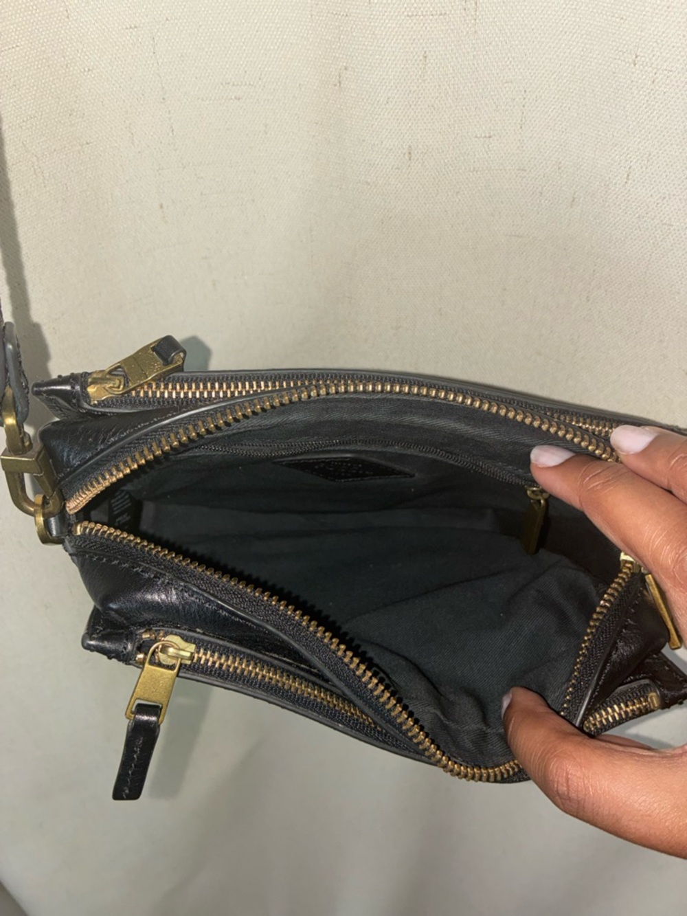 Fossil Black Leather Crossbody Bag Small Adjustable Strap Gold Hardware - Picture 5 of 5